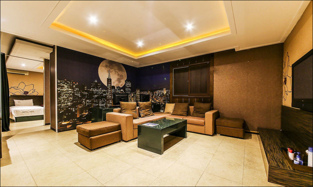 Nice Hotel Uijeongbu Esterno foto